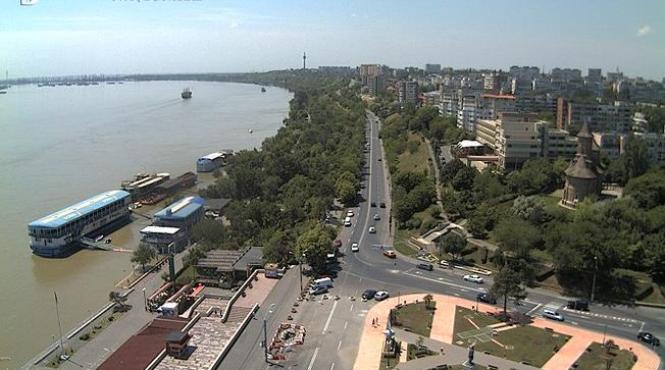 viitura pe dunare cota de inundatie depasita la galati o parte din faleza a fost inundata imagini live numai pe jurnalul ro