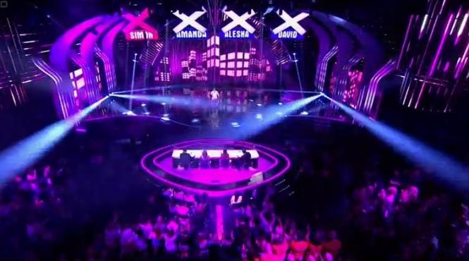 un roman a provocat isterie la britain s got talent juratii s au luat la cearta unul dintre ei primind un pahar cu apa in fata video