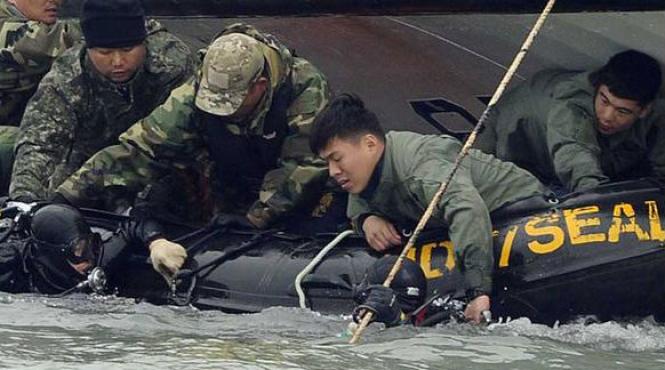 inca un scafandu mort in operatiunile de recuperare a cadavrelor victimelor naufragiului feribotului sewol