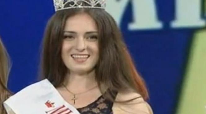 a fost desemnata miss romania 2014 castigatoarea este studenta are 20 de ani si e pasionata de arta