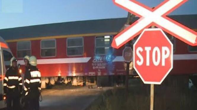 grav accident in olt sot si sotie morti dupa ce masina in care se aflau a fost izbita de un tren