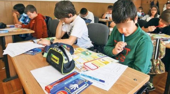 elevii de clasa a ii a sustin astazi evaluarea la matematica