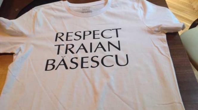 oamenii lui basescu se incaiera baconschi iese de sub mrejele lui udrea si acuza intelectualii au fost marginalizati