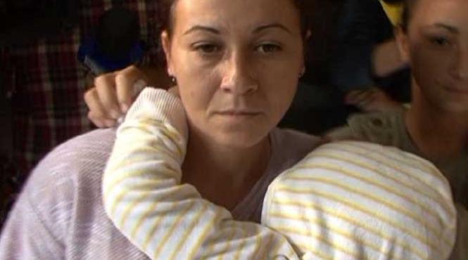 are 4 ani si viata cenusaresei mainile umflate si pline de vanatai fata o plaga deschisa