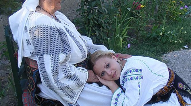 poarta spre infinit ia aduce povesti fascinante la galateca