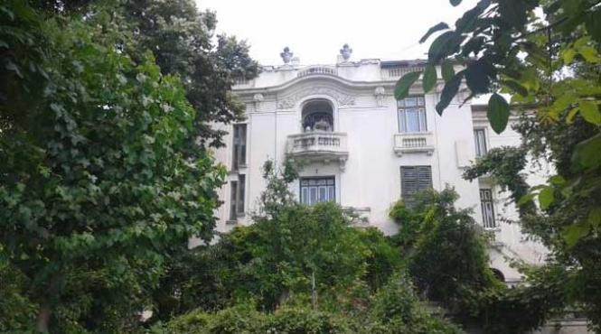 mircea basescu si a lasat masina in curtea lui ghiulbenghian