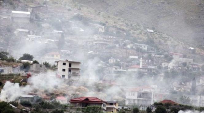 video un oras din albania a fost acoperit de un fum misterios sute de locuitori au avut un comportament ciudat