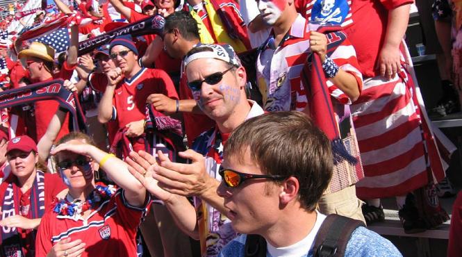 nemtii au bagat microbul in americani fotbalul se apropie de sfanta treime a sporturilor din statele unite