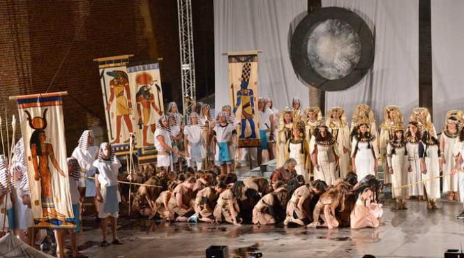 aida de verdi superproductie in piata unirii din cluj