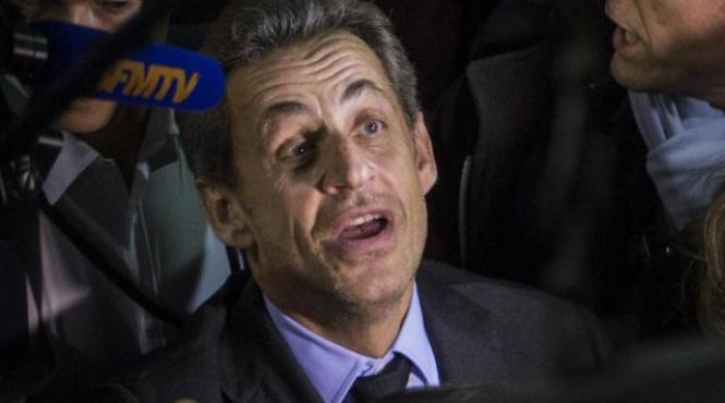 nicolas sarkozy blocat in liftul politiei juduciare timp de 20 de minute
