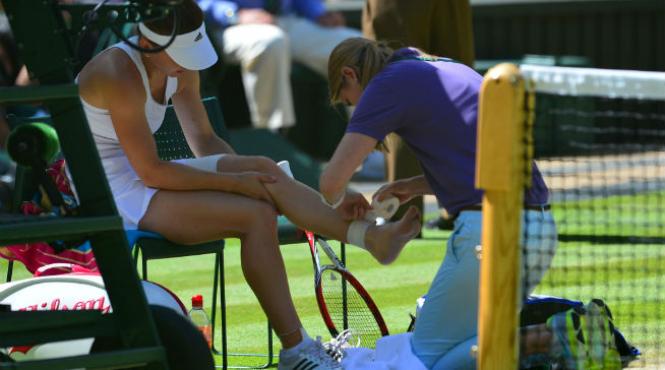 wimbledon simona halep ingrijiri medicale dupa o entorsa a gleznei piciorului drept