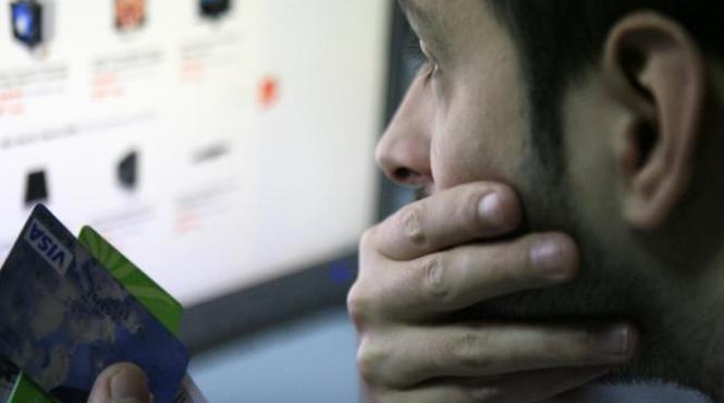 nu ne dezlipim nici noaptea de smartphone dar la cumparaturi online preferam un computer