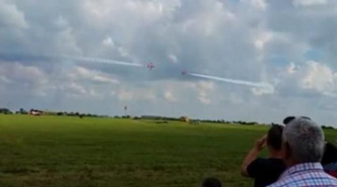scena dramatica in marea britanie doua avioane red arrows la un pas sa se ciocneasca in timpul unui show aviatic video