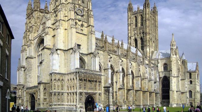 biserica anglicana a votat in favoarea hirotonisirii femeilor ca episcopi