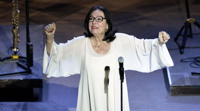 la 80 de ani nana mouskouri pleaca in turneu