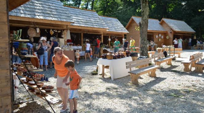 t aves baxtalo scoala de vara de cultura rromanes in muzeul in aer liber