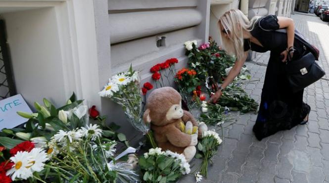 parlamentar olandez printre victimele tragediei aviatice din ucraina politicianul era impreuna cu sotia si fiica sa