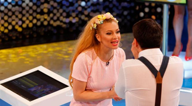 lora a fugit de acasa pentru a si incepe cariera muzicala in bucuresti