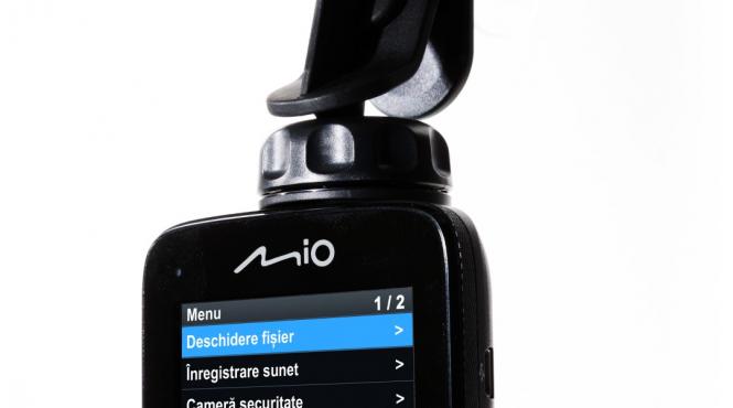 camera auto care porneste odata cu masina receptorul gps e incorporat