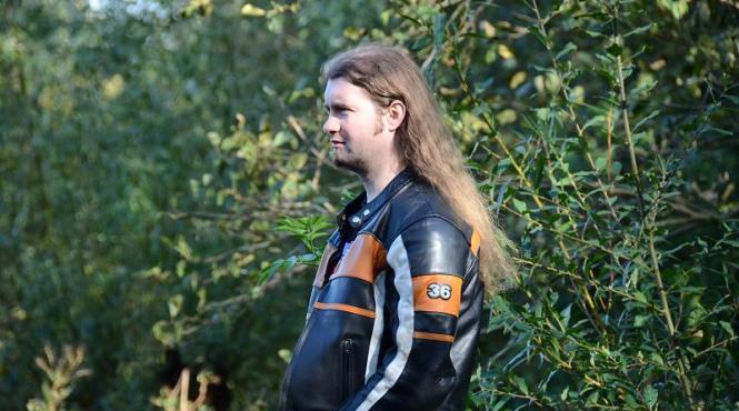 programatorii romani intre munca pentru devenirea personala si datoriile morale pentru societate