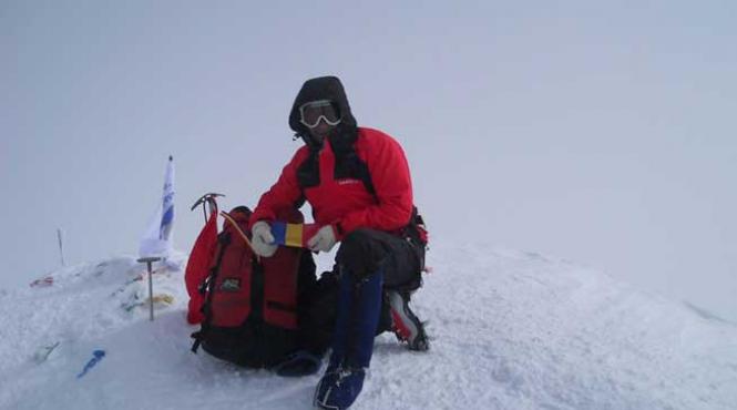 exclusiv primul roman care a ajuns pe everest l a intalnit pe primul pamantean ce a cucerit varful everest