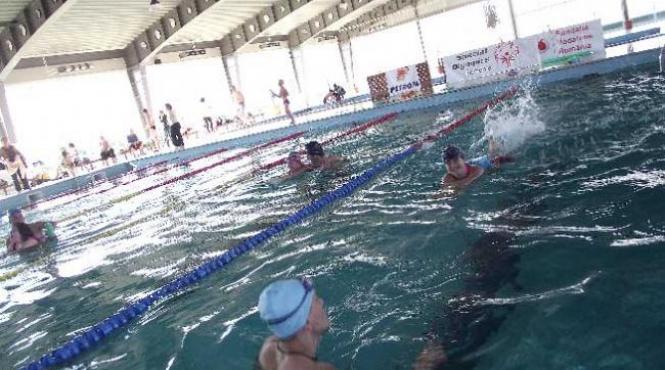 fetita ranita accident la inot accident la bazin fetita accidentata fetita impinsa de coleg bazin de inot sibiu