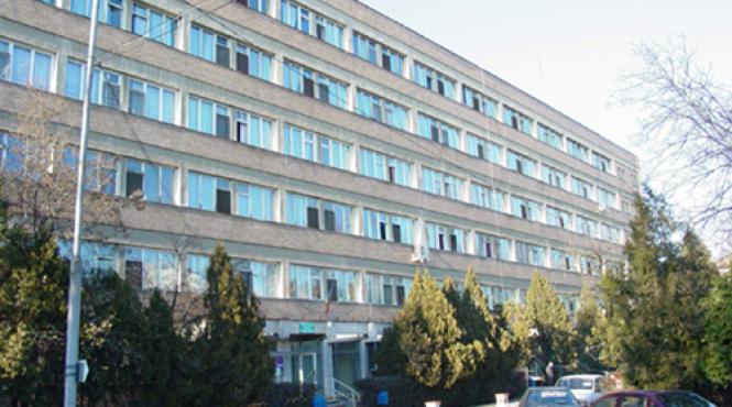 un barbat s a aruncat in cap de la etajul doi al spitalului clinic judetean arad