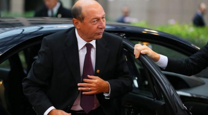 basescu traian cu tinicheaua de coada la liege