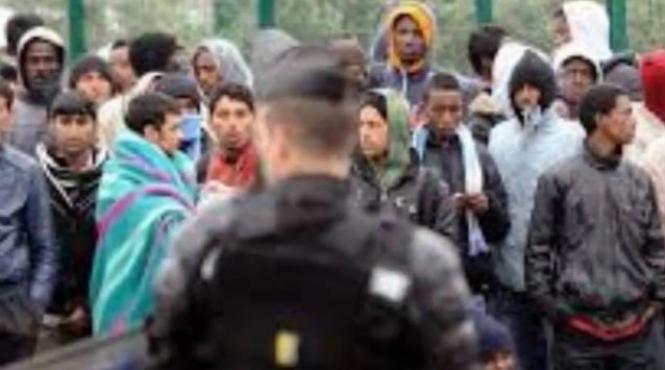 50 de raniti in ciocnirile dintre emigrantii africani care traiesc in taberele din portul francez calais