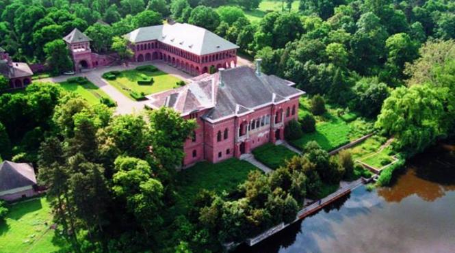 procesiune cu moastele sf voievod martir brancoveanu la palatul mogosoaia