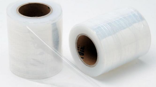 un sfert din tinerele britanice admit ca au inlocuit prezervativul cu celofan sau folie de plastic