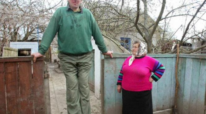 a murit cel mai inalt om de pe planeta ucraineanul de 44 ani masura 2 53 metri si cantarea 200 de kilograme video