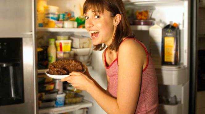 persoanele care au obiceiul de a ciuguli in timpul noptii sunt in pericol de infarct