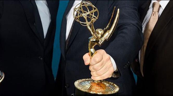 premiile emmy 2014 cine sunt favoritii televiziunii in acest an lista completa a premiilor