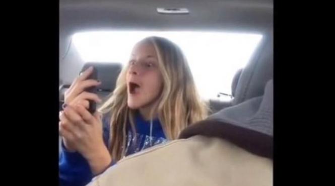 un tata isi filmeaza pe ascuns fata adolescenta in timpul unei sesiuni de selfie uri ce a iesit intrece orice imaginatie video