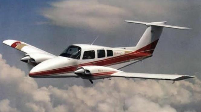 vrea sa preia comanda avionului un pilot se lupta cu un pastor baptist care vrea sa prabuseasca aparatul de zbor video