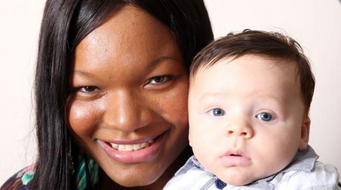 mama neagra copil alb