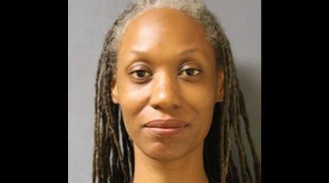 o profesoara a dansat in poala unui elev cadou pentru ca acesta implinise 15 ani