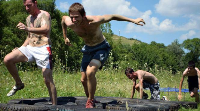 prima editie a competitiei cu obstacole asaltul dacilor inspirata dupa celebrul spartan race