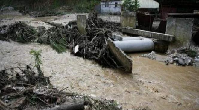 dezastru la orsova din cauza ploilor torentiale un barbat a murit dupa ce masina sa a fost prinsa intr o alunecare de teren