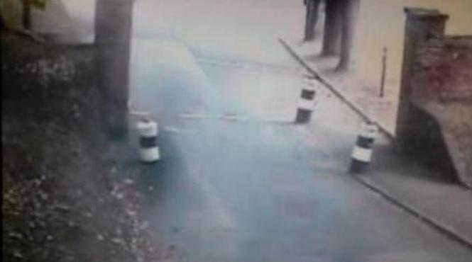 ti se face pielea de gaina ce au filmat camerele de supraveghere la intrarea in cel mai mare castel medieval din anglia video