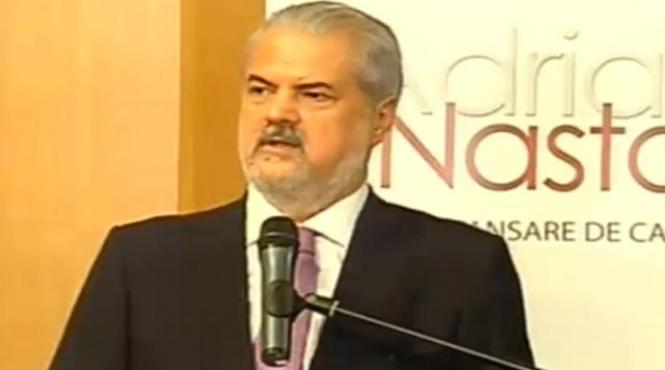 nastase la lansarea cartii cele doua romanii in ultimii zece ani a existat un efort masochist de a distruge partidele politice