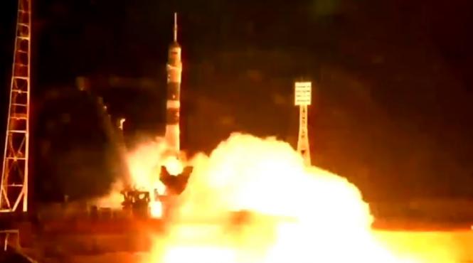 premiera ce a transportat capsula soyuz pe statia spatiala internationala pentru prima oara dupa aproape doua decenii video