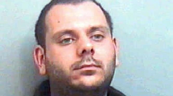 un pedofil care se filmase abuzand o feti a in varsta de un an prins in cel mai nea teptat mod