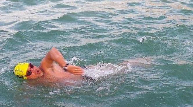 avram iancu la a doua incercare de traversare a canalului manecii bibliotecarul din petrosani va parcurge inot circa 42 de kilometri