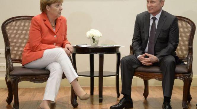 putin reintra in clubul liderilor europeni de mana cu merkel