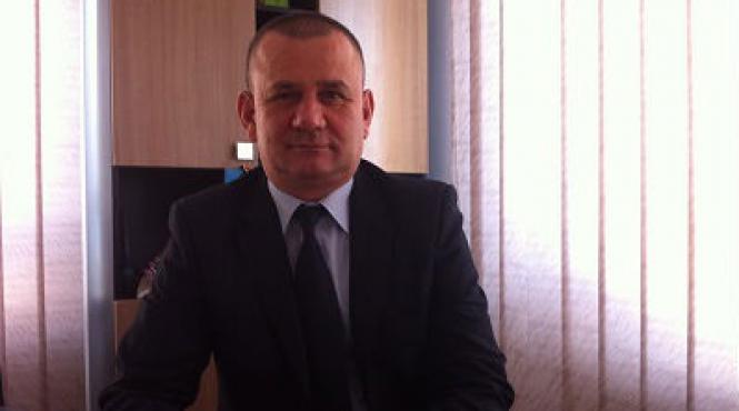 primar sucevean cercetat penal pentru ca ar fi lovit cu biciul un tanar care lipea afise electorale