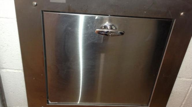 cadere tobogan gunoi