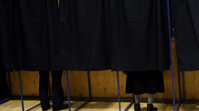 bec nestiinta de carte nu e motiv temeinic pentru insotirea alegatorilor in cabina de vot