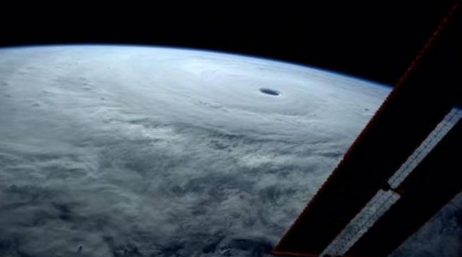 supertaifunul vongfong vazut de la bordul iss astronautul reid wiseman am vazut multe de aici insa niciodata asa ceva video